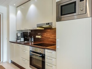 Fridge, microwave, dishwasher, cookware/dishes/utensils - Levi star 2, as. 409 by Interhome (Kittilä)