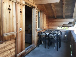 Outdoor dining - Schwizi's Holiday Apartments by Interhome (Ringgenberg)