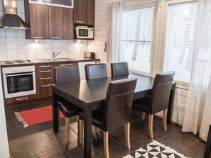 Jääkaappi, mikroaaltouuni, astianpesukone