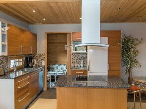 Fridge, microwave, dishwasher, cookware/dishes/utensils