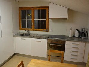 Fridge, dishwasher, cookware/dishes/utensils