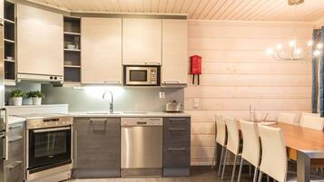 Fridge, microwave, dishwasher, cookware/dishes/utensils