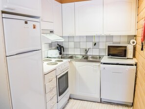 Fridge, microwave, dishwasher, cookware/dishes/utensils