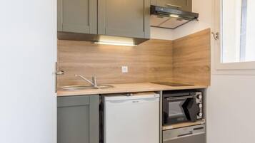 Réfrigérateur, micro-ondes, lave-vaisselle, grille-pain