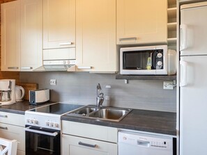 Réfrigérateur, micro-ondes, lave-vaisselle