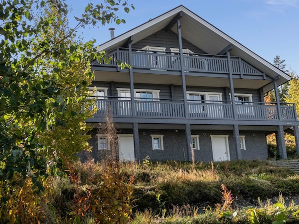 المنشأة من الخارج