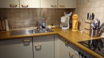 Kühlschrank, Kochgeschirr/Geschirr/Besteck