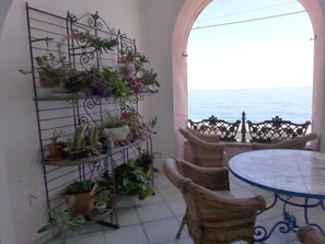 Outdoor dining - Casa Bacot - Four Bedroom Villa, Sleeps 8 (Canneto)