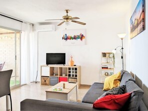 TV - Coblanca XVI by Interhome (Benidorm)