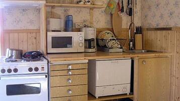 Fridge, microwave, dishwasher, cookware/dishes/utensils