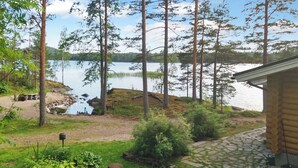 A lakeside cabin with a stone pathway leading to the entrance. - Lomasuvas by Interhome (Tuusniemi)