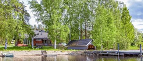 المنشأة من الخارج