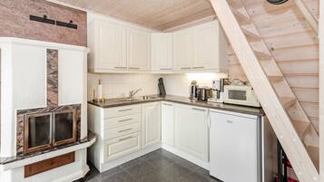 Frigorifero, microonde, pentole/stoviglie/utensili