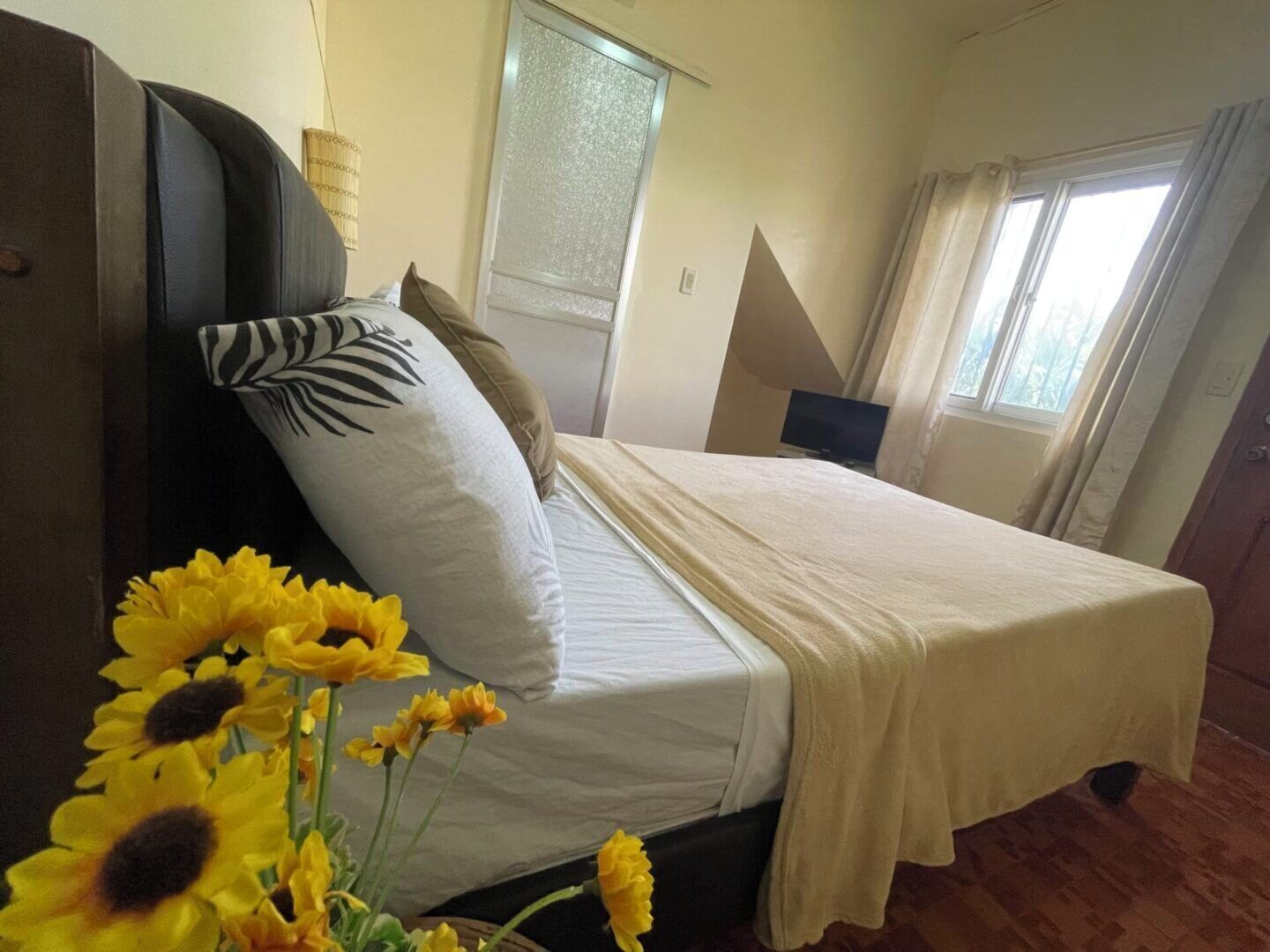 Standard Studio, 1 Queen Bed, Pool Access, Resort View | Premium bedding, blackout curtains, bed sheets