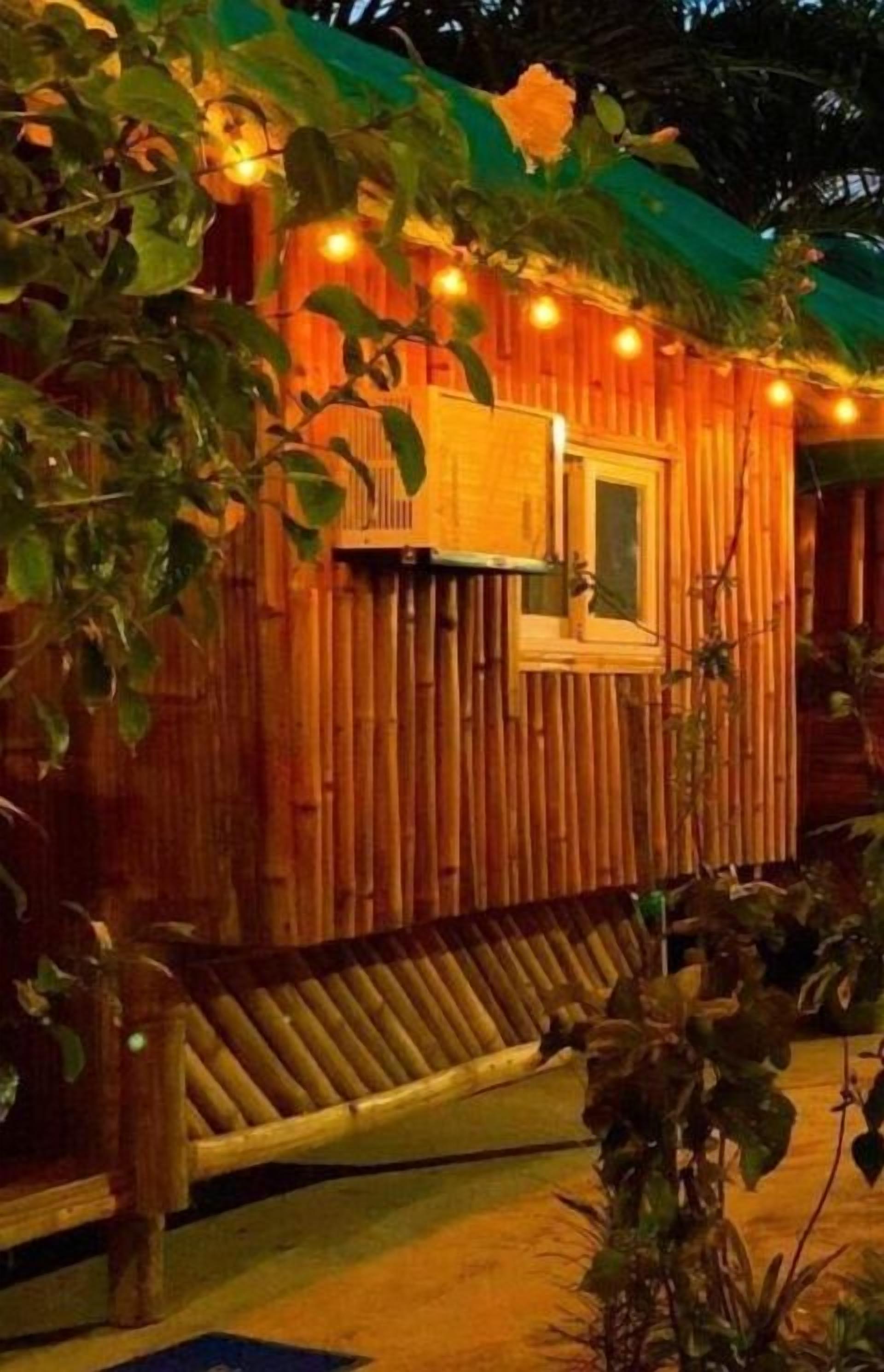 Standard Cabin, Air conditioning, Beachside | Premium bedding, blackout curtains, bed sheets