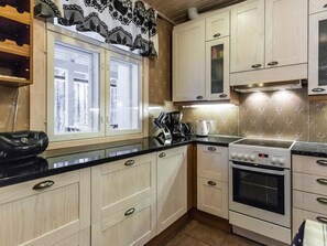 Geladeira, micro-ondas, lava-louças