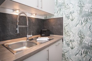 Kylskåp, mikrovågsugn, ugn och diskmaskin