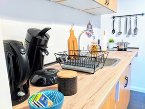 Fridge, stovetop, coffee/tea maker, electric kettle - Historic LOFT in a prime location - fast Wi-Fi, Netflix, Smart TV, kitchen (Uelzen)