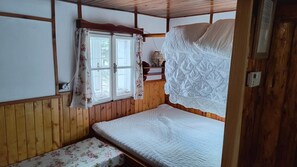 3 bedrooms, WiFi, bed sheets - Villa- Roubenka - Three Bedroom Villa, Sleeps 11 (Víchová nad Jizerou)