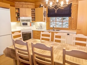 Fridge, microwave, dishwasher, cookware/dishes/utensils