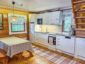 Fridge, microwave, dishwasher, cookware/dishes/utensils