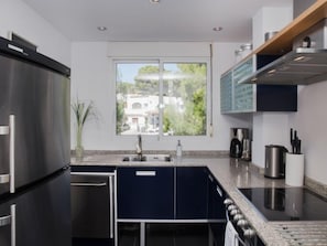 Fridge, oven, dishwasher, cookware/dishes/utensils - Brisa al Mar by Interhome (Moraira)