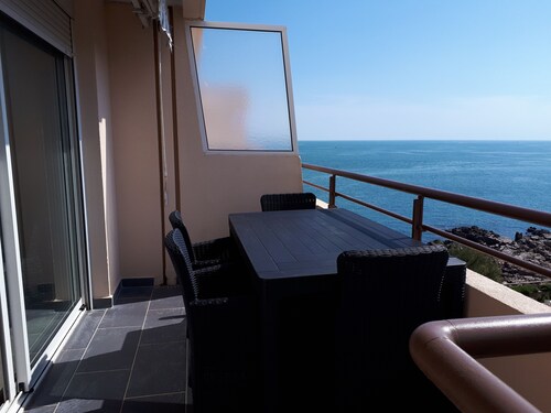 T2 air-conditioned sea view, WIFI, swimming pool and parking