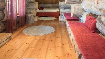 2 makuuhuonetta, silitysrauta/-lauta