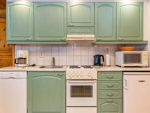 Een koelkast, een microgolfoven, een vaatwasser