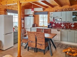 Fridge, microwave, dishwasher, cookware/dishes/utensils