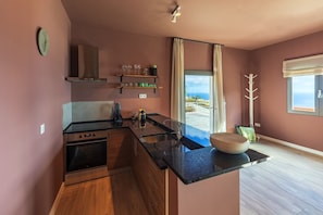 Deluxe Suite, 1 Bedroom | Private kitchen