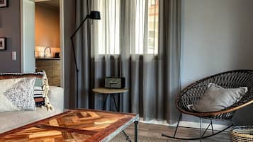 Deluxe Suite, 1 Bedroom | Living area