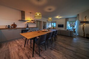 Suite exécutive, 2 chambres | Repas dans la chambre