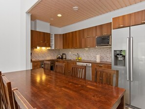 Jääkaappi, mikroaaltouuni, astianpesukone