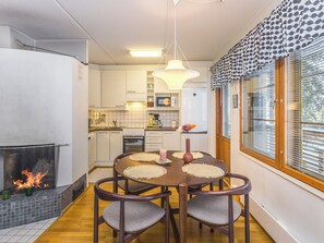 Fridge, microwave, dishwasher, cookware/dishes/utensils