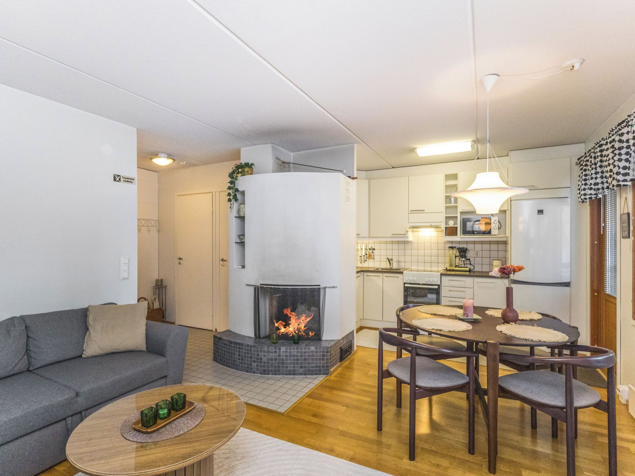 Una televisión, un reproductor de DVD