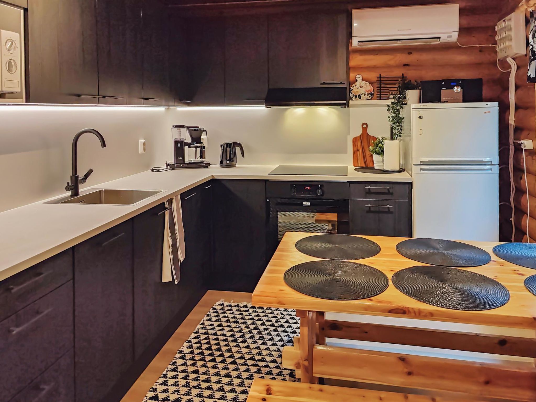 Fridge, microwave, dishwasher, cookware/dishes/utensils