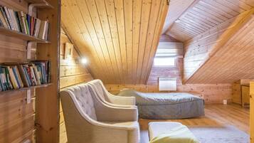 1 habitación y tabla de planchar con plancha