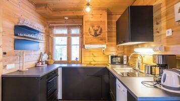 Réfrigérateur, micro-ondes, lave-vaisselle, machine à expresso