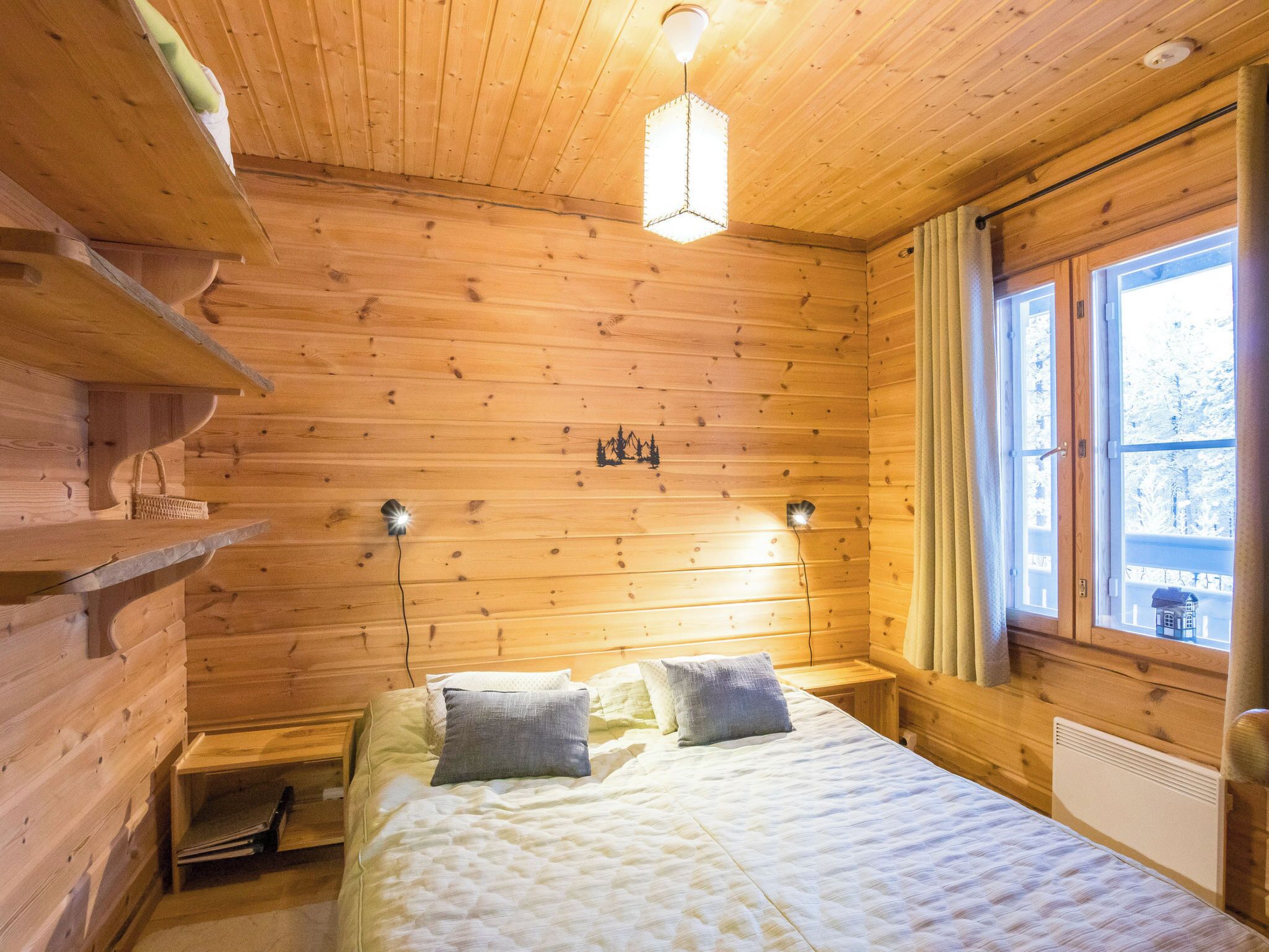 1 chambre, fer et planche à repasser