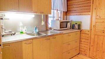 Refrigerador, microondas, utensilios de cocina