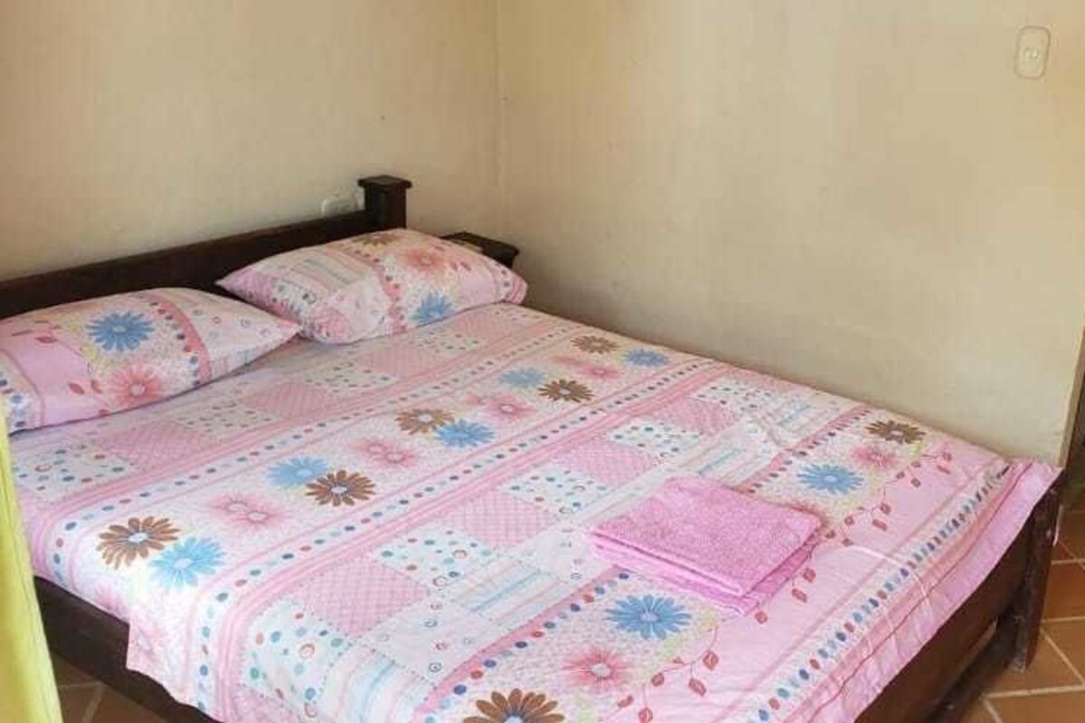 Family Cabin, 2 Bedrooms, 8 people | Iron/ironing board, bed sheets