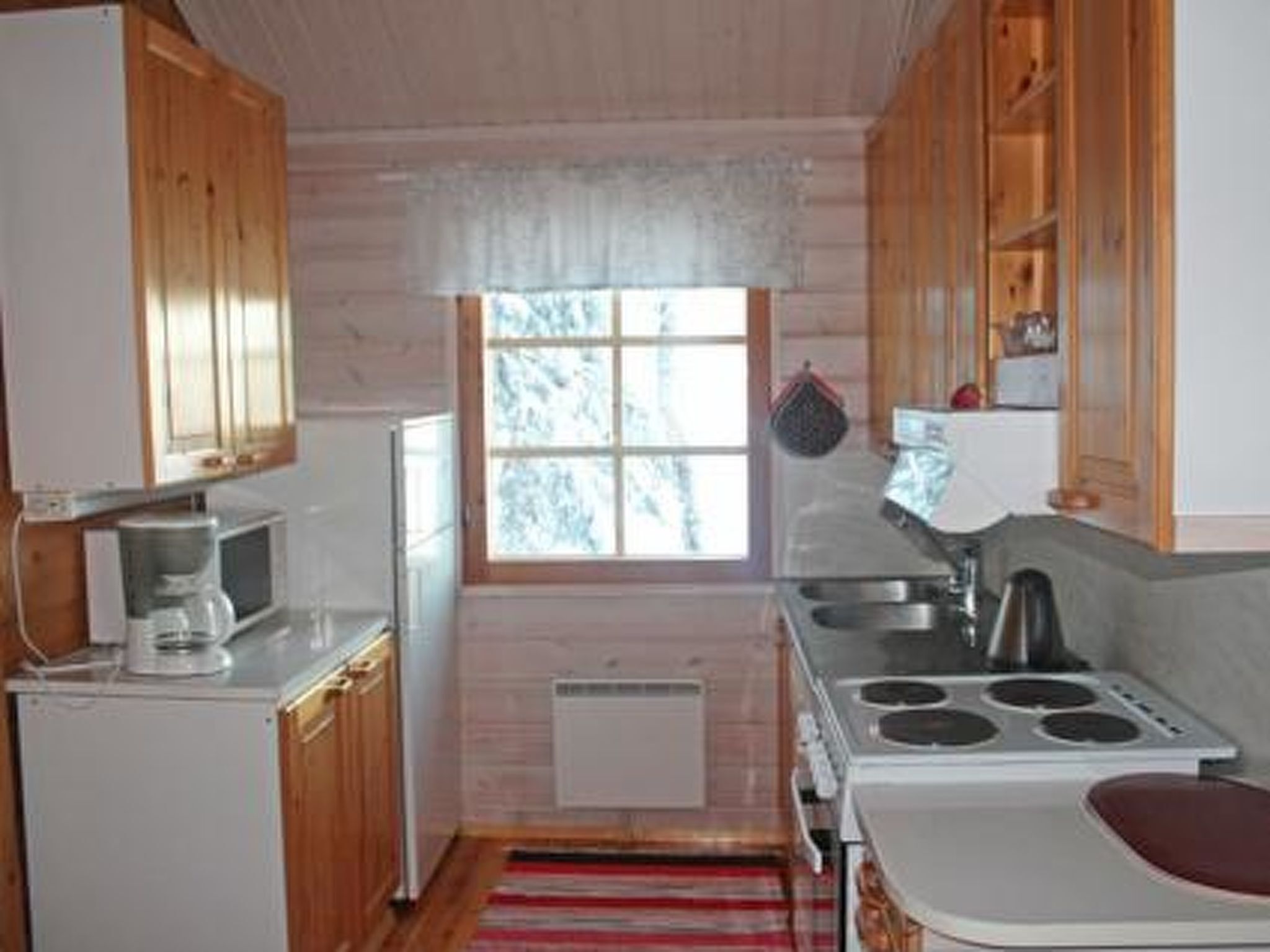 Jääkaappi, mikroaaltouuni, astianpesukone
