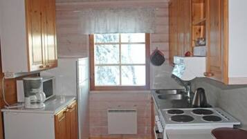 Fridge, microwave, dishwasher, cookware/dishes/utensils