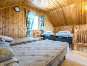 1 quarto, ferros/tábuas de passar roupa