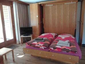 1 chambre, fer et planche à repasser, accès Internet