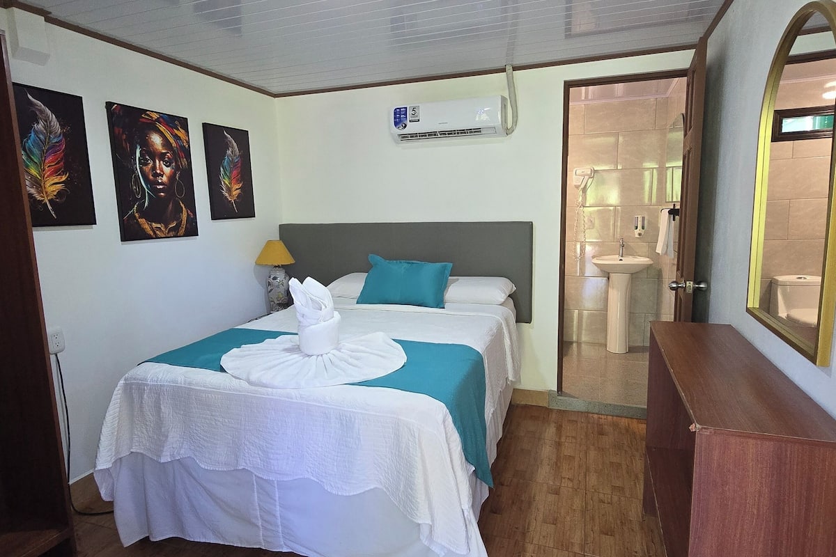 1 bedroom, bed sheets