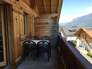 Outdoor dining - Schwizi's Holiday Apartments by Interhome (Ringgenberg)