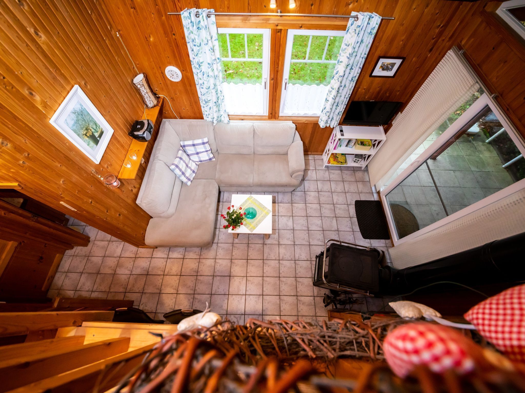 電視、壁爐、DVD 播放機