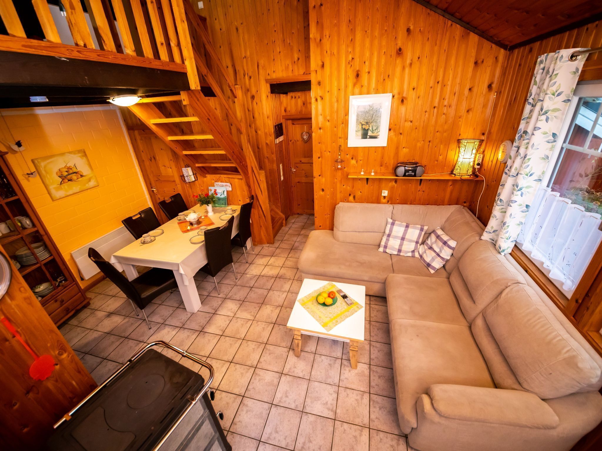 Fernseher, Kamin, DVD-Player